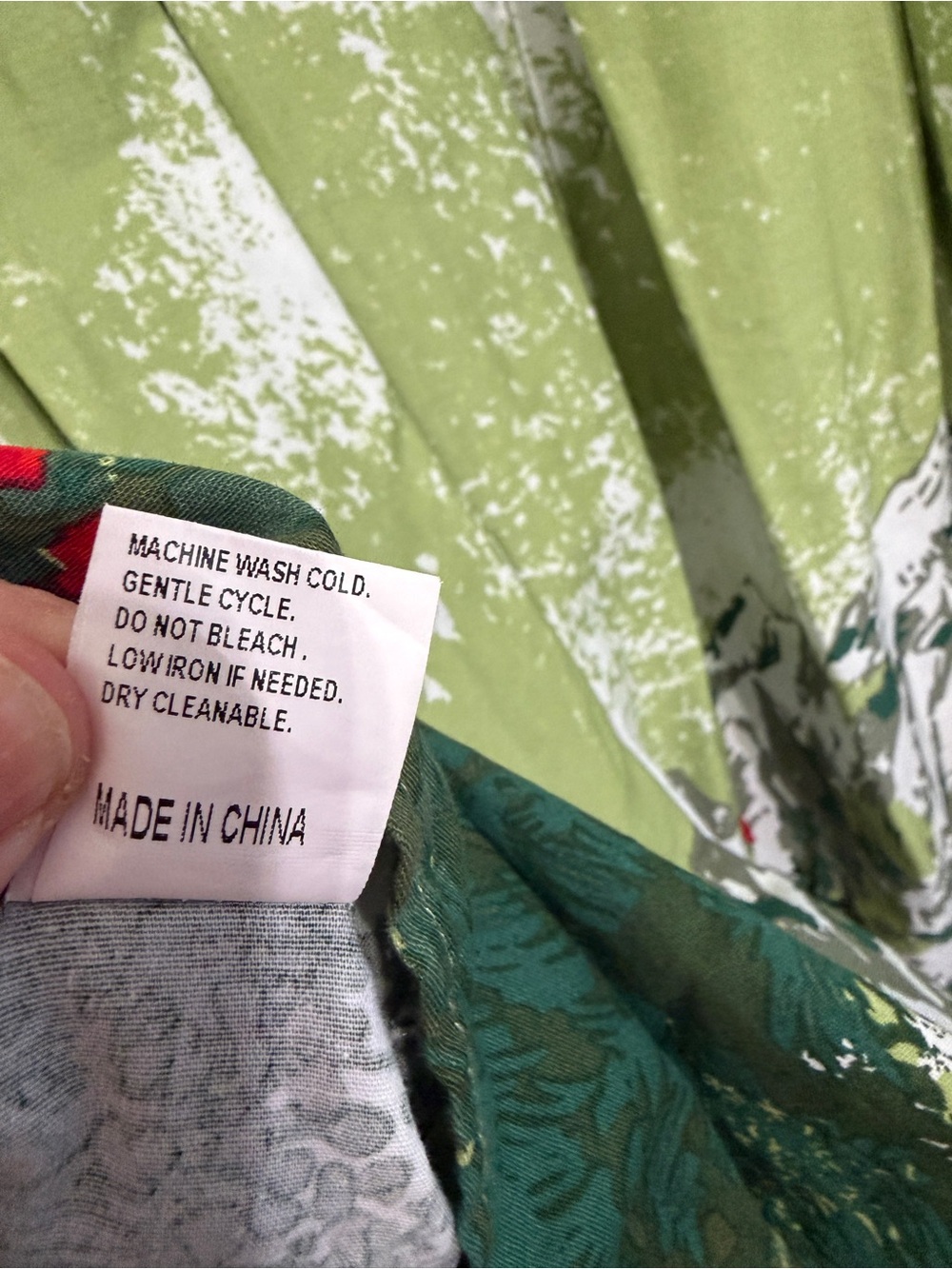 Like new size M vintage Oktoberfest scenic green white and red pleated skirt! - Picture 8 of 10
